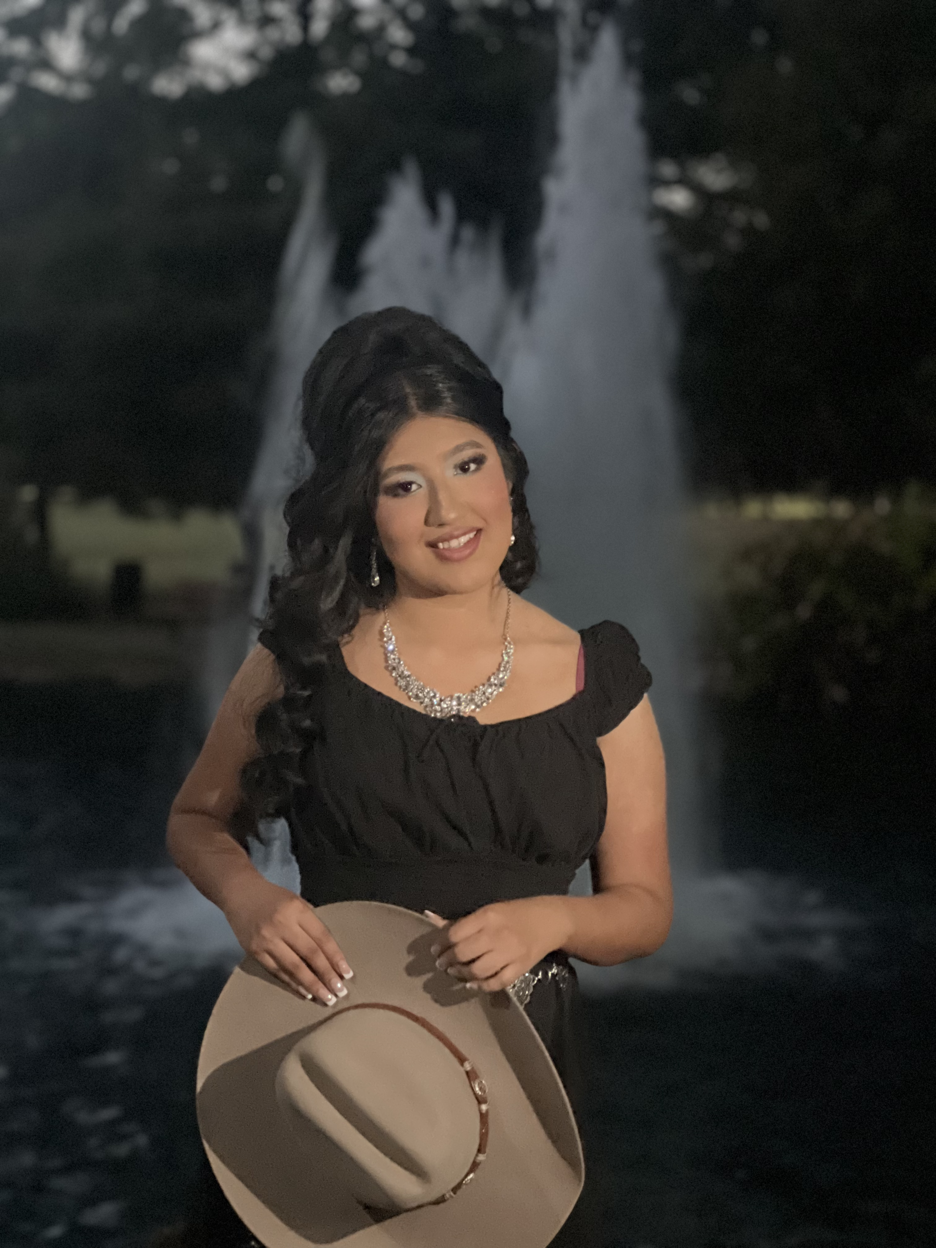 Quinceañera Abigahil Santos in an elegant blue dress